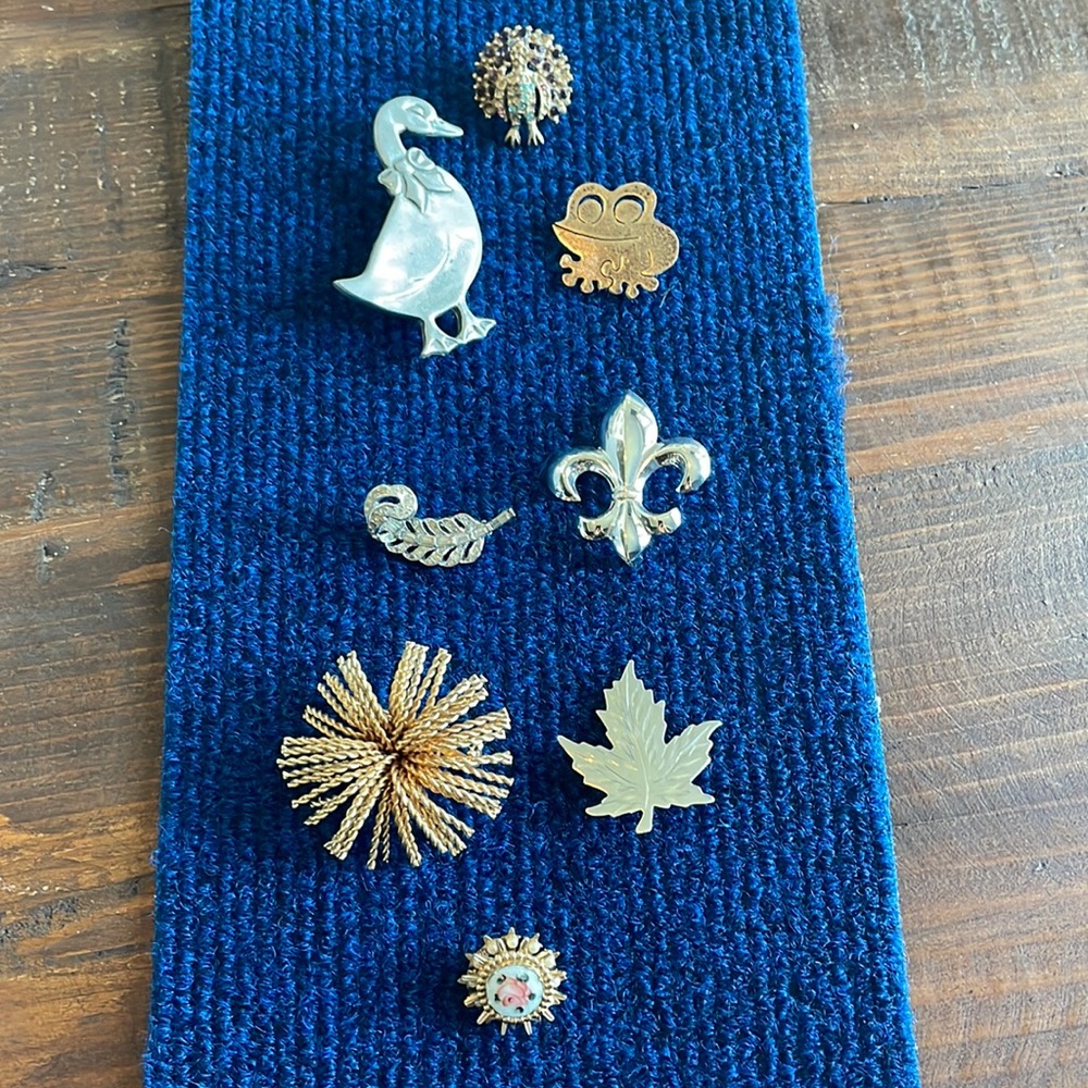 Vintage women’s brooches